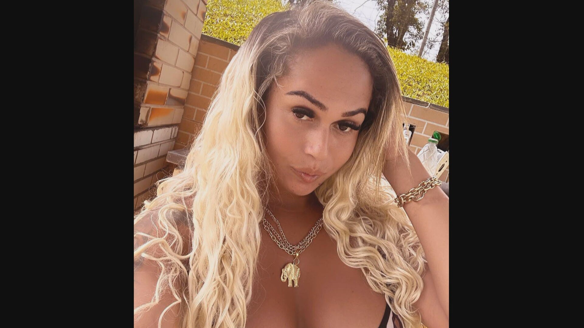 Mulher baleada em festa de Cosme e Damião foi alvo de ao menos 10 tiros e foi socorrida pelos pais