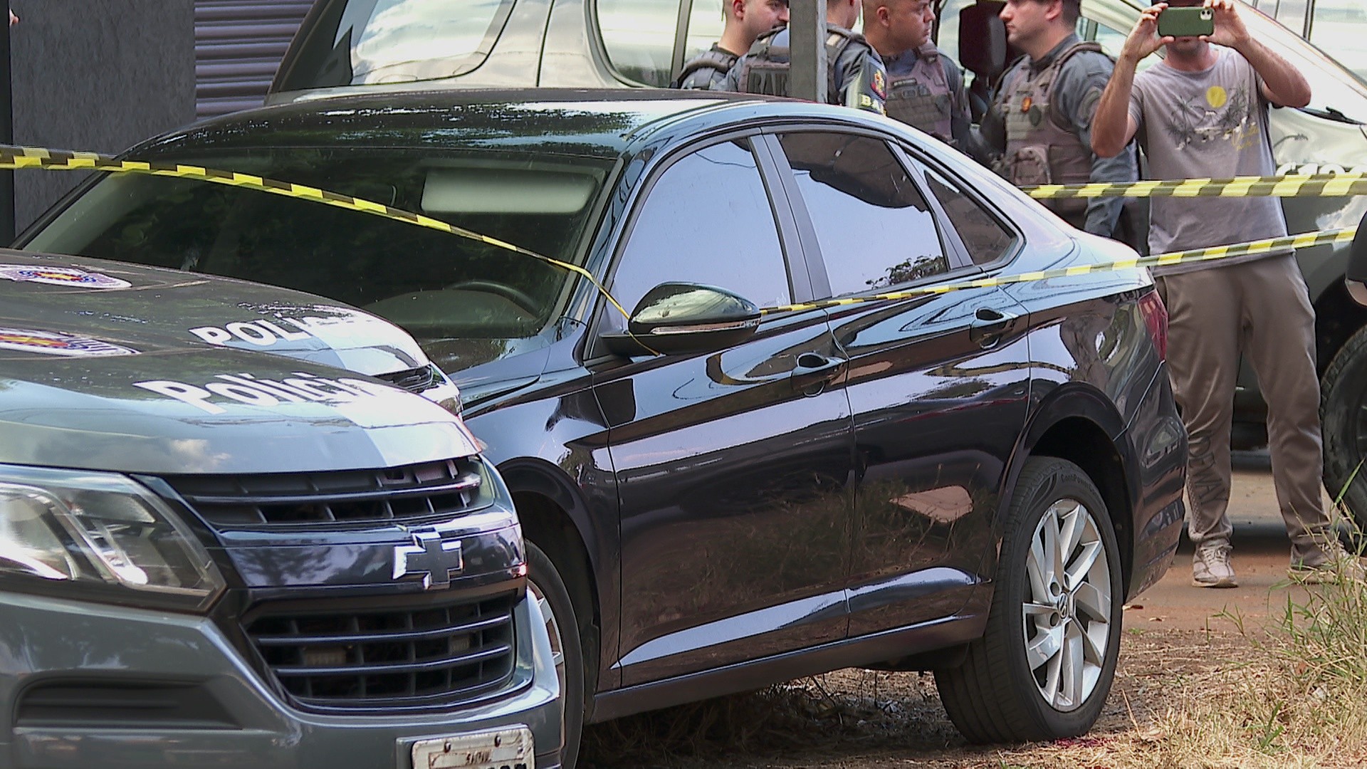 Suspeito de roubar carro em casa de MG morre baleado pela PM após perseguição em Ribeirão Preto