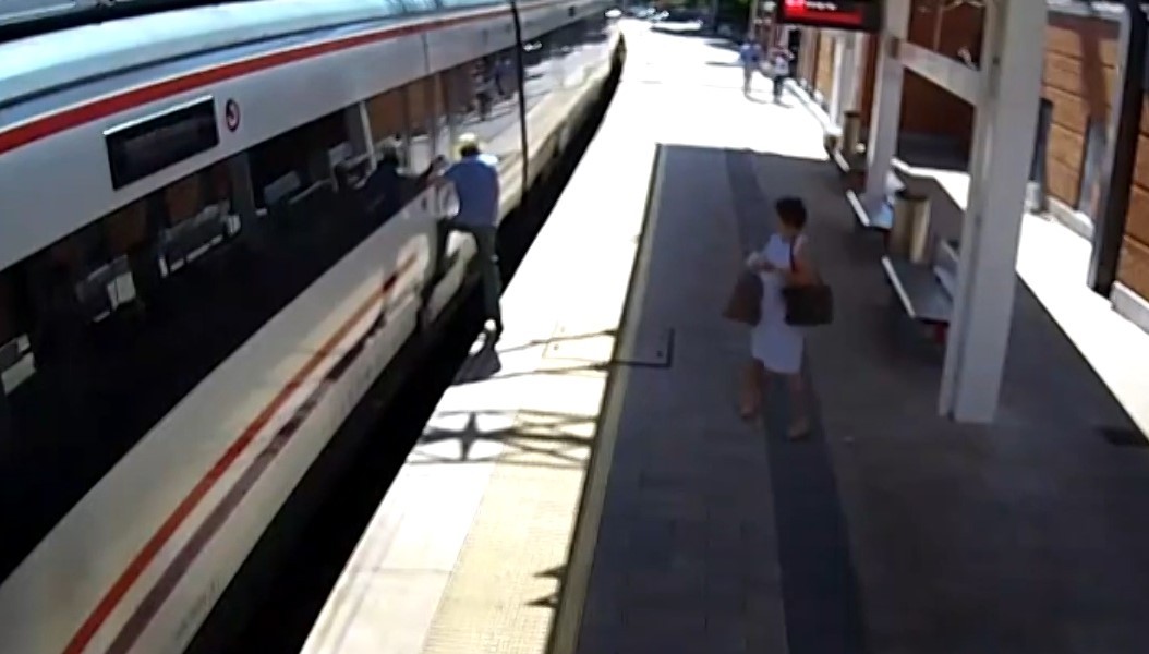 Justiça espanhola analisa morte de idoso arrastado em estação de trem após imagens virem a público