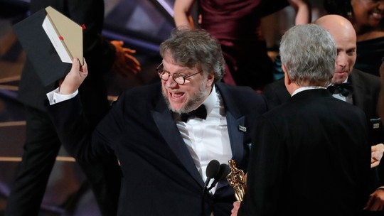 Guillermo del Toro anuncia separação após aparecer no Oscar com outra mulher 
