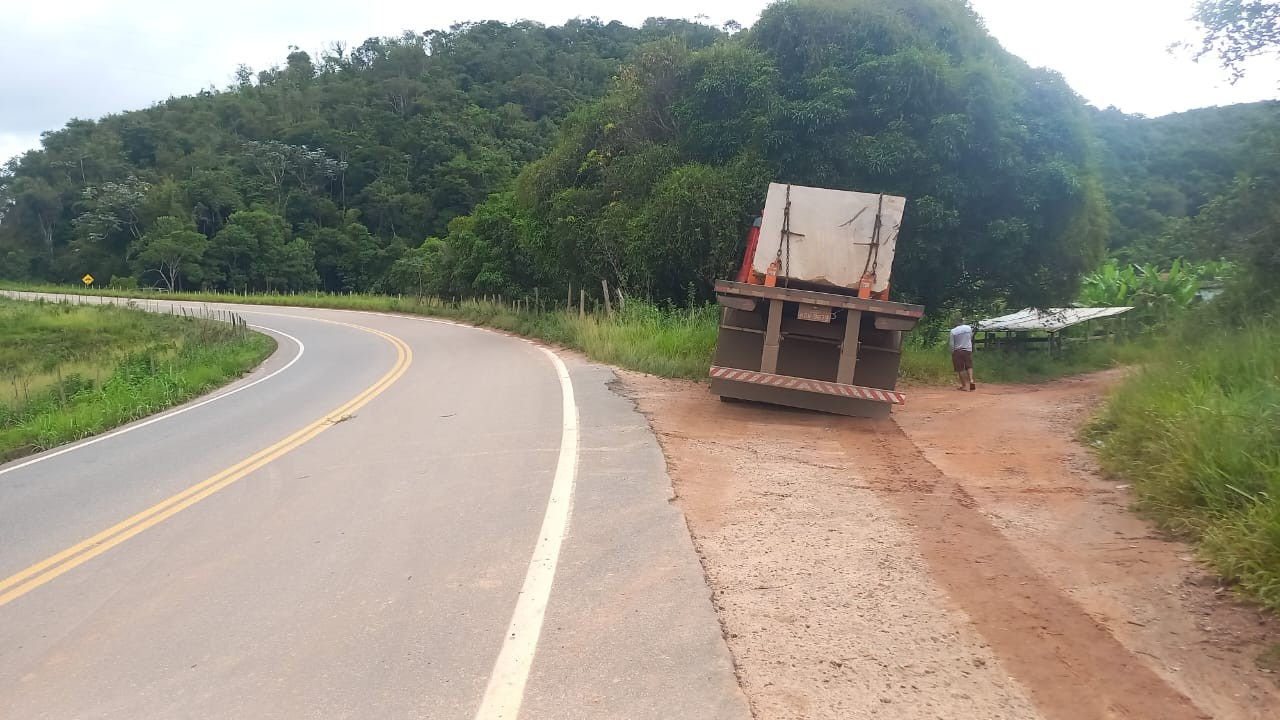 Mulher morre e outra mulher fica gravemente ferida após atropelamento na MGC-259, em Governador Valadares