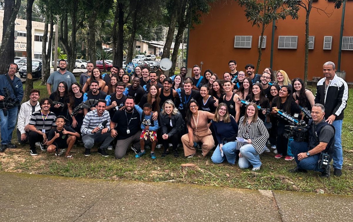 Integração no Bairro no Campus da UFJF tem dança alemã, spoiler sobre novo serviço oferecido pela Farmácia Universitária e 'Bateria Bizarra' da Medicina