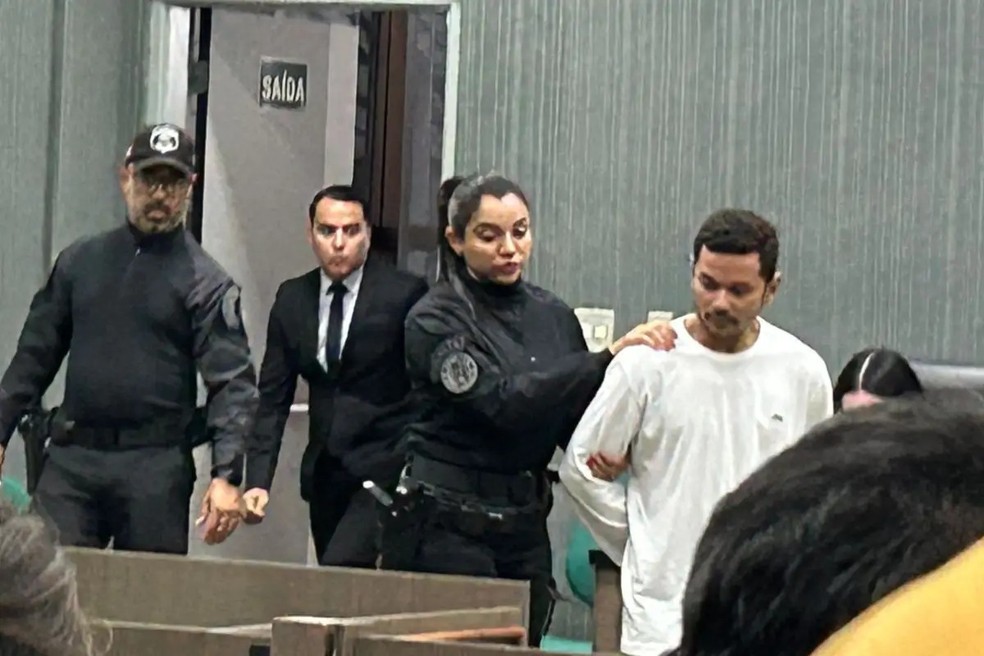Momento em que Maranhão chega para o julgamento. — Foto: Cristiano Arruda