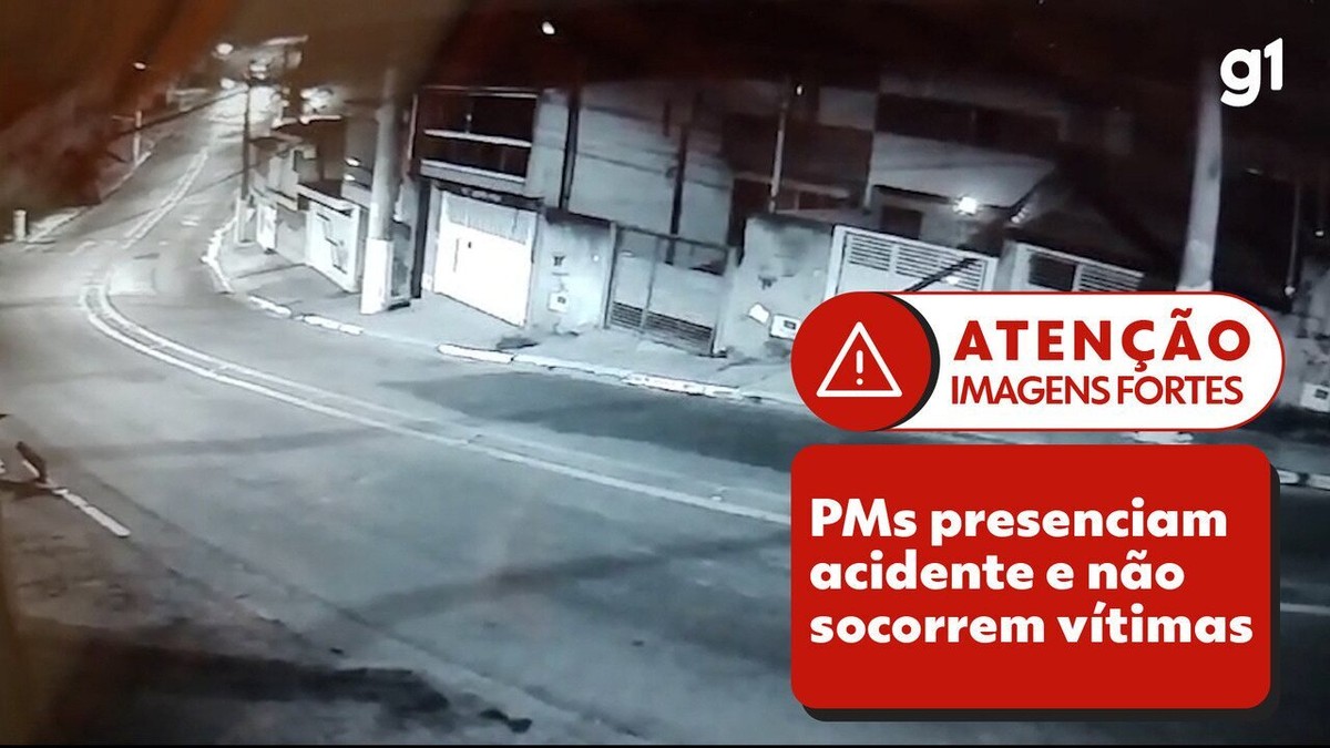VÍDEO: PMs perseguem moto, presenciam acidente e não socorrem vítimas; jovens de 13 e 18 anos morreram 
