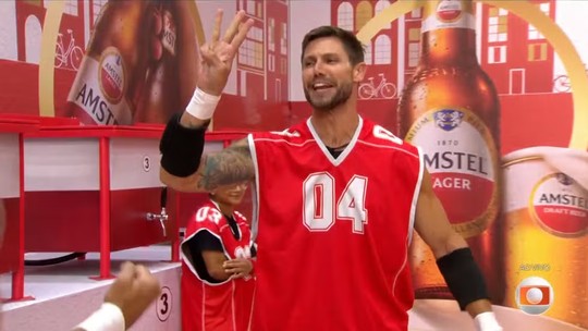 Foto: (Jonas Sulzbach comemora a liderança pela terceira vez / Reprodução/TV Globo)
