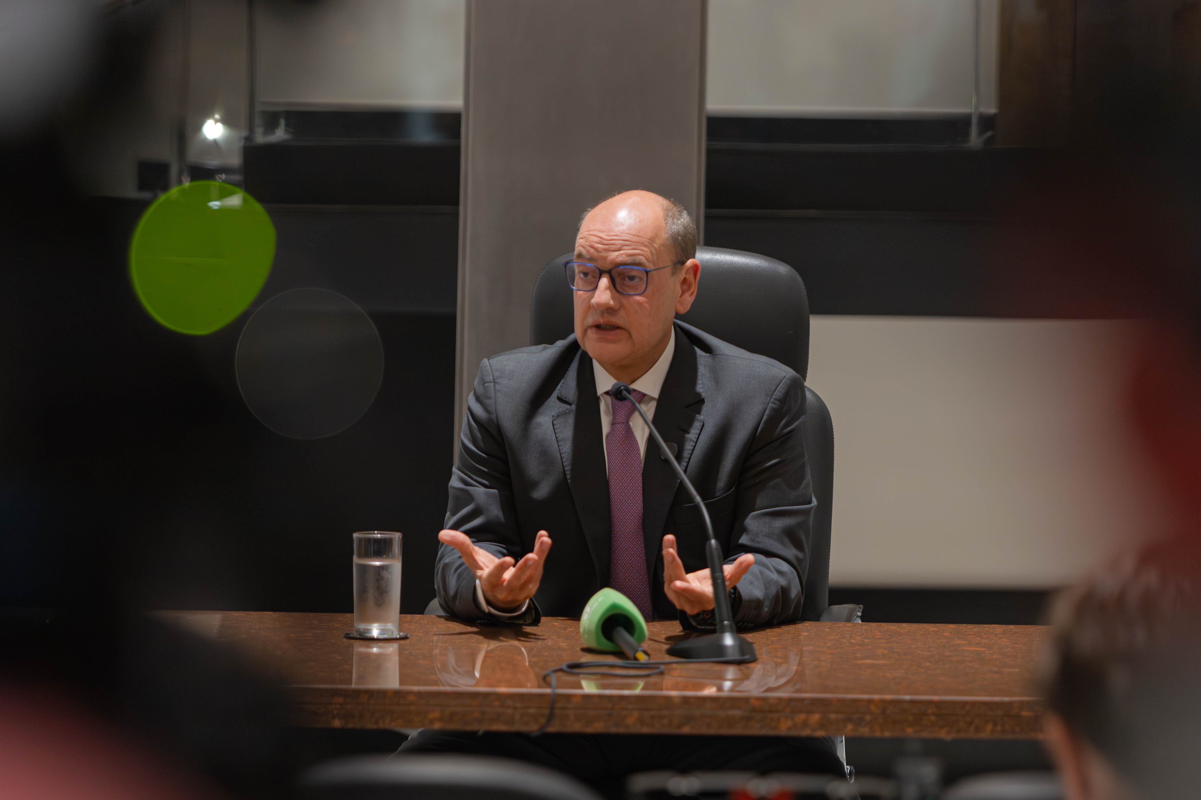 Governador em exercício exonera mais de 150 cargos da Secretaria de Governo do RJ