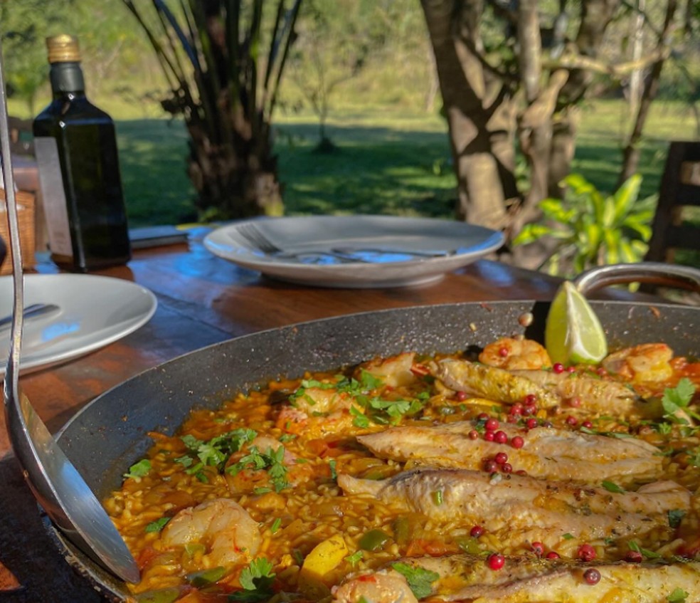 "Em casa de espanhol, a Paella é a rainha da festa!", escreveram em publicação — Foto: Redes sociais