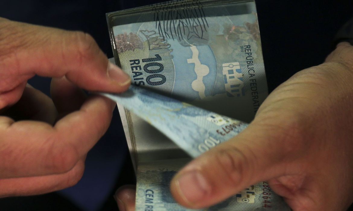 Mulher é investigada por desviar mais de R$ 20 mil de casa lotérica em Santa Maria do Suaçuí