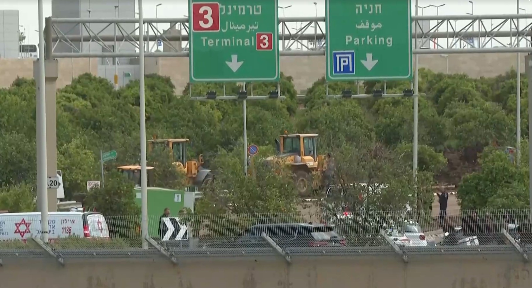 VÍDEO mostra momento em que míssil cai perto do principal aeroporto de Israel