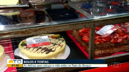 Bolos e tortas são algumas das delícias vendidas na Feira de Bosque, em Palmas