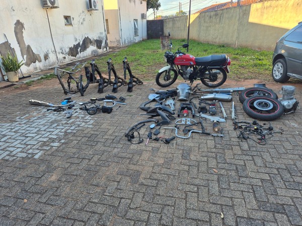 Operação mira furtos de motocicletas e apreende veículo adulterado, drogas e peças no interior de SP