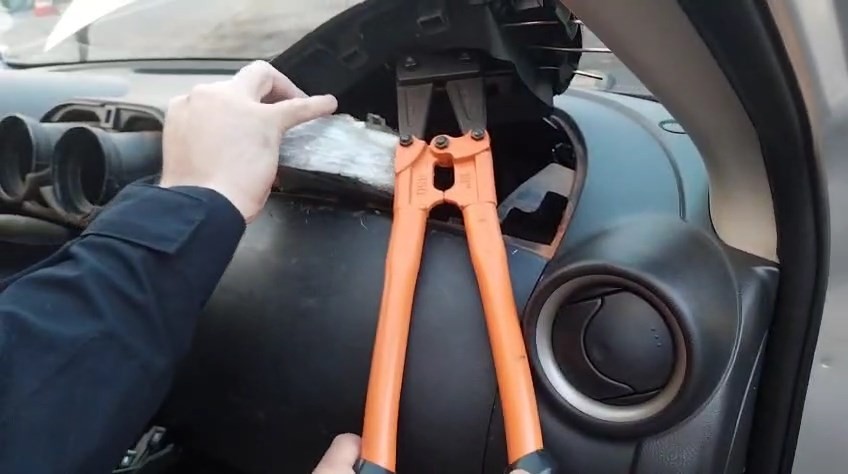 VÍDEO: motorista é preso por levar mais de 12 kg de cocaína escondidos em air bag na BR-101 no ES