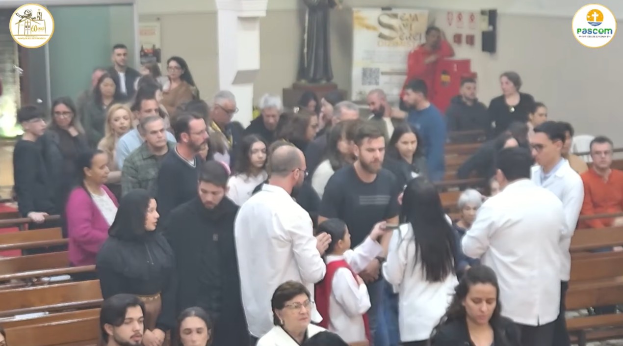 Horas antes de show na Festa Junina de Votorantim, Zé Neto é visto em missa em igreja de Sorocaba