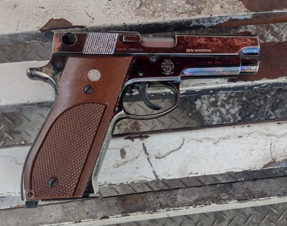 Simulacro de arma de fogo foi apreendido durante as investigações, em Dracena (SP) — Foto: Polícia Civil