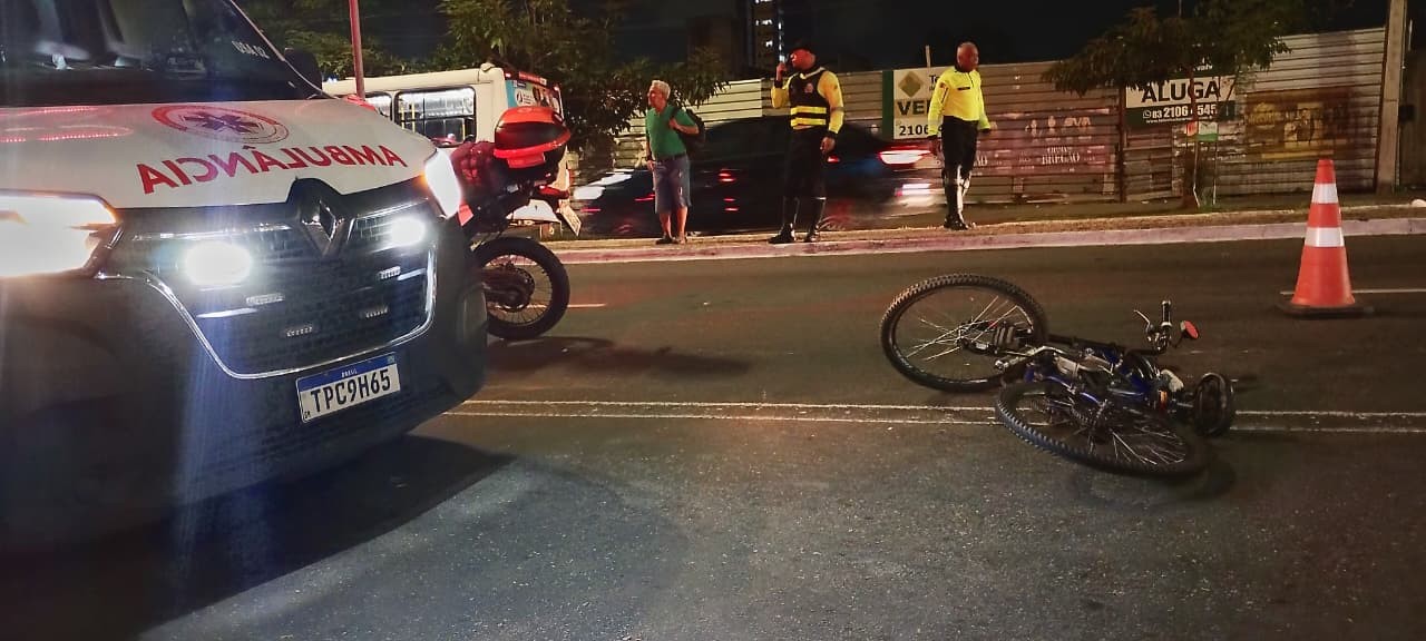 Homem morre após colisão entre bicicleta motorizada e ônibus, em João Pessoa