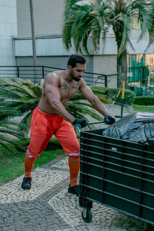 Gari 'gato' que faz sucesso nas redes sociais vai concorrer ao 'mister BH'  | Minas Gerais | G1