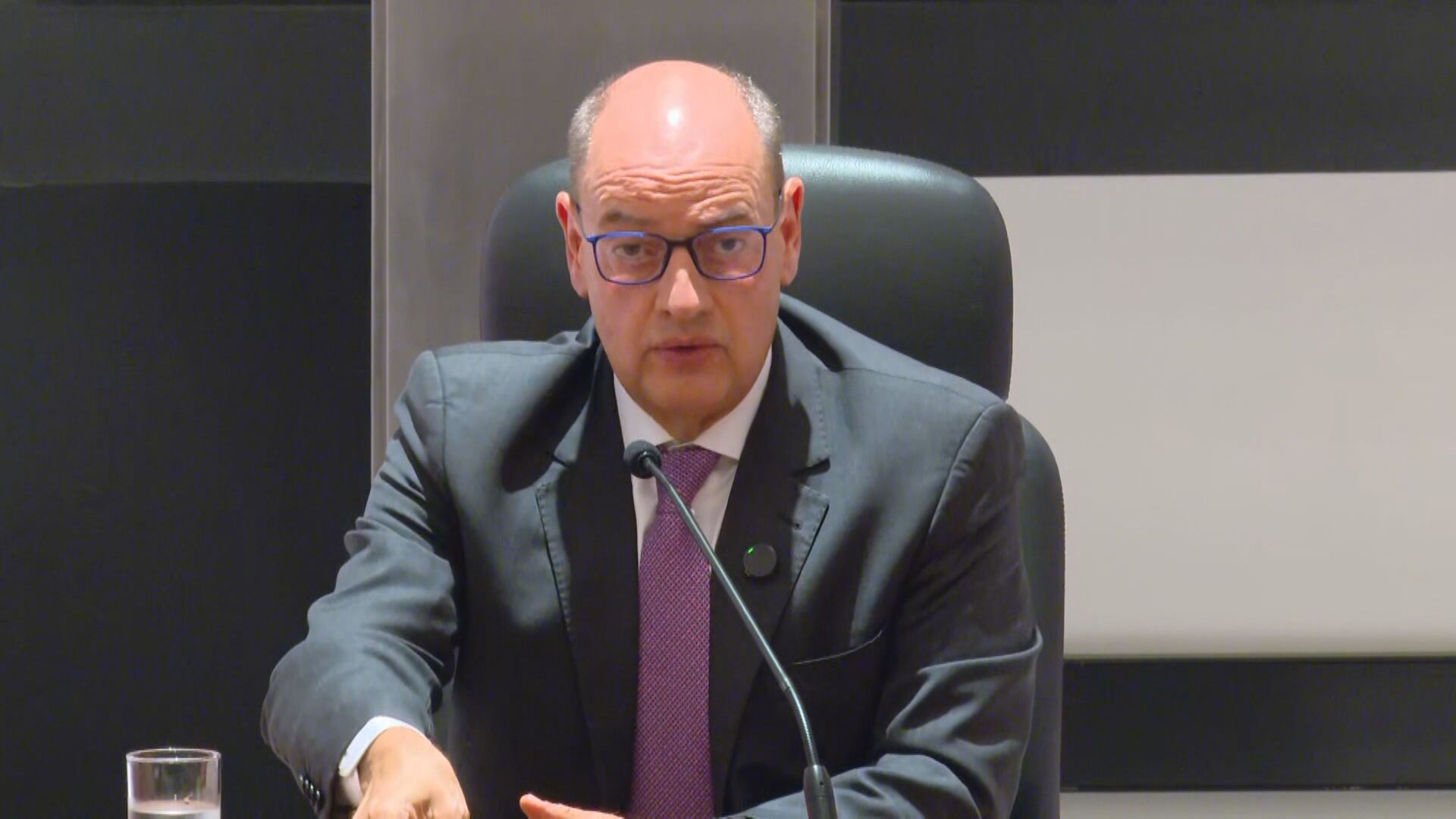 Couto faz ‘choque de gestão’ no gabinete, exonera cargos-chave e prepara enxugamento da máquina