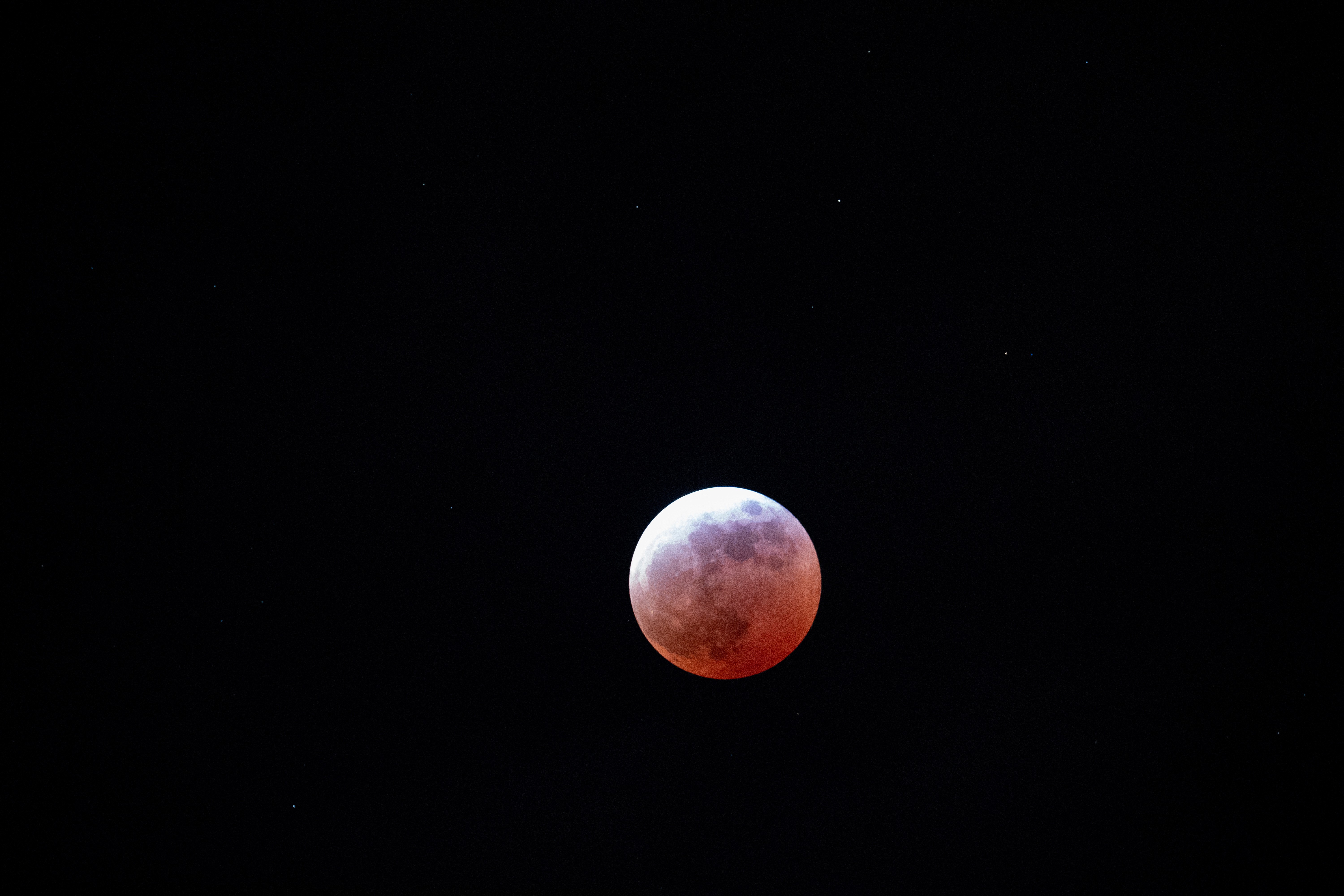 'Lua de Sangue': veja FOTOS do eclipse total da Lua pelo mundo