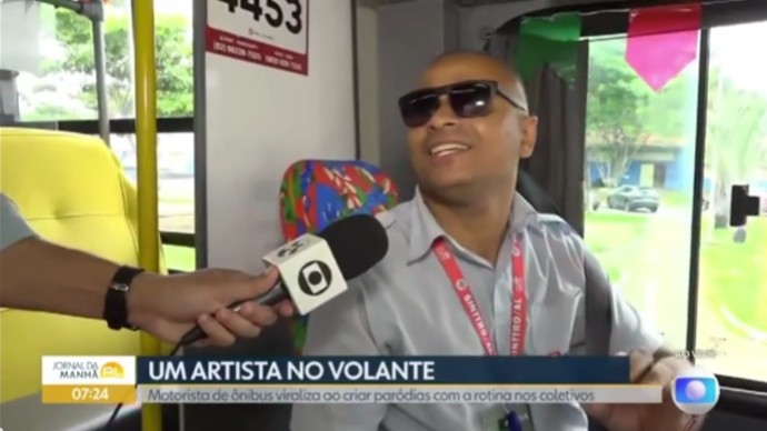 Motorista de ônibus viraliza ao criar paródias para avisar passageiros sobre chegada do coletivo em Maceió
