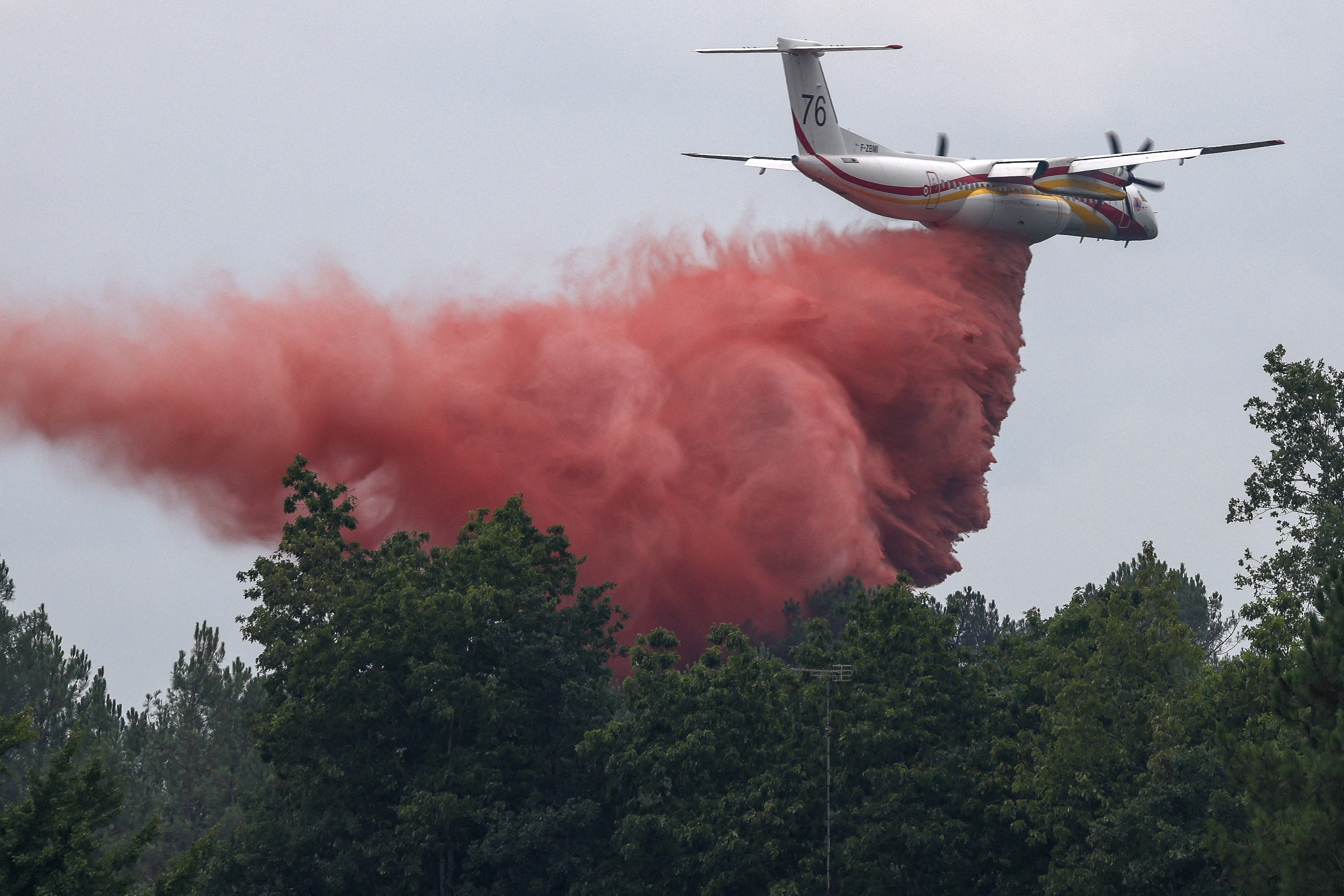 Incêndios florestais atingem França e Espanha e forçam evacuações em massa