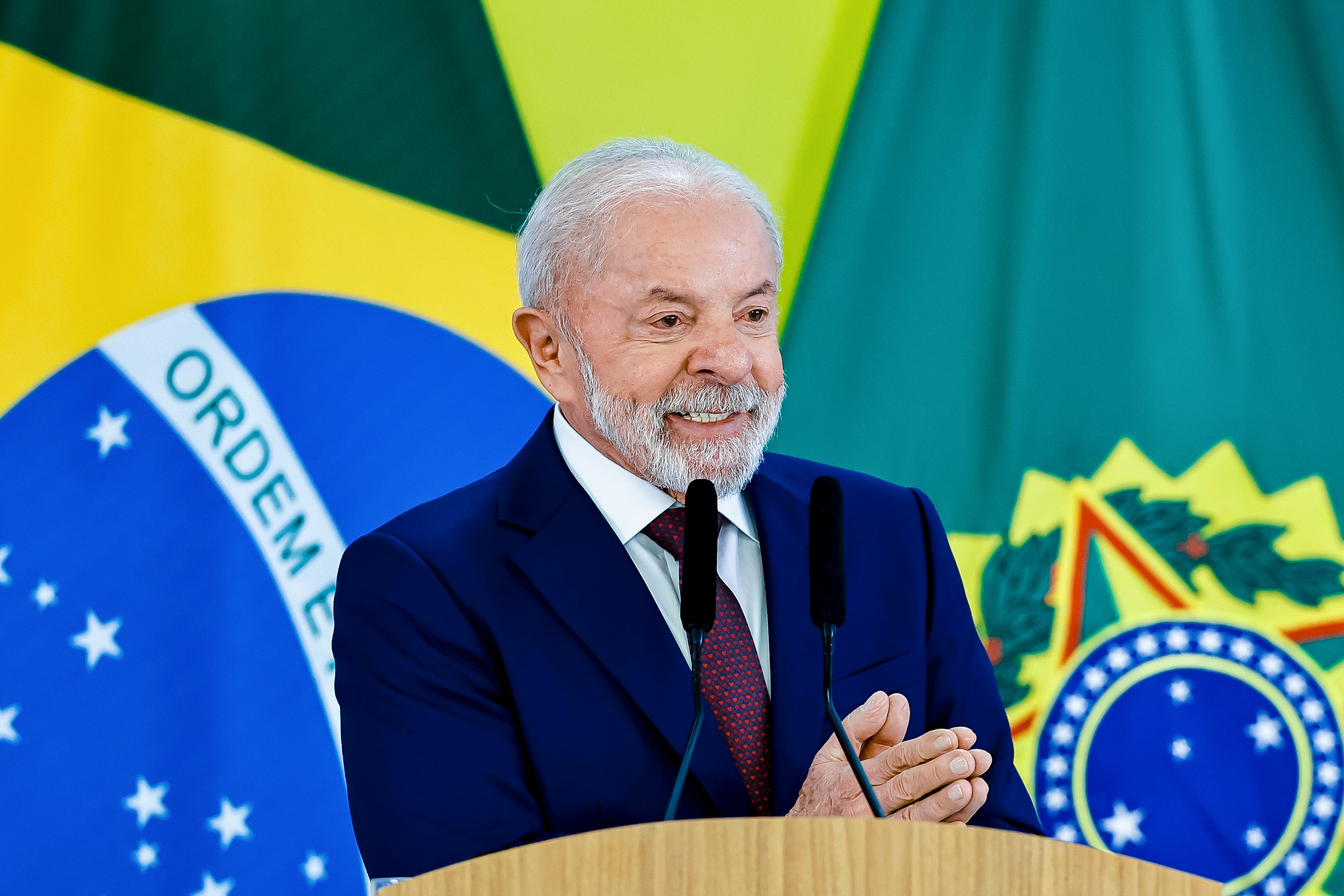 Cirurgia de Lula ocorreu 'sem intercorrências' e presidente volta a trabalhar na segunda