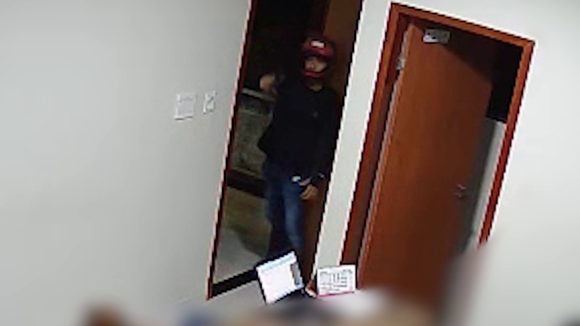 Dupla armada assalta empresarial, agride vítimas com coronhadas e foge com dinheiro, na PB; veja vídeo