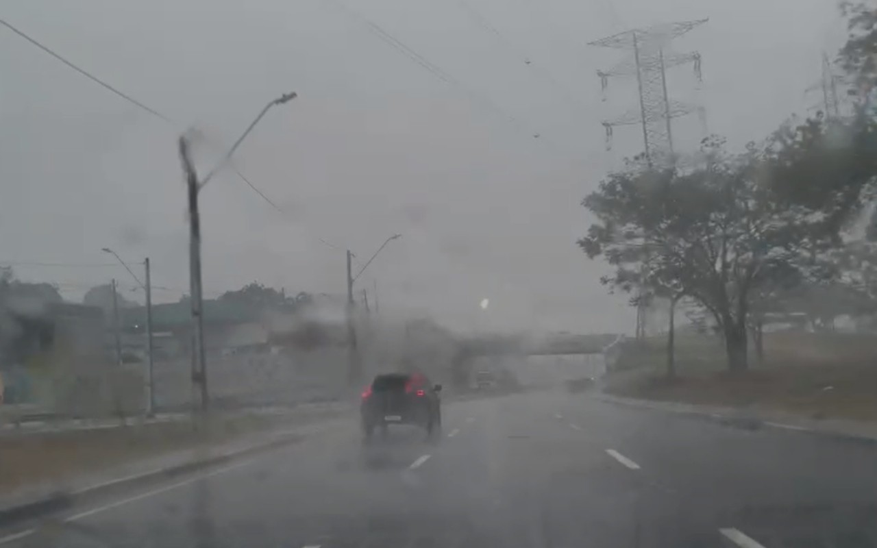 Após semanas de calor intenso, Manaus registra chuva neste sábado (24); 'Não aguentava mais tanto calor', comemora manauara
