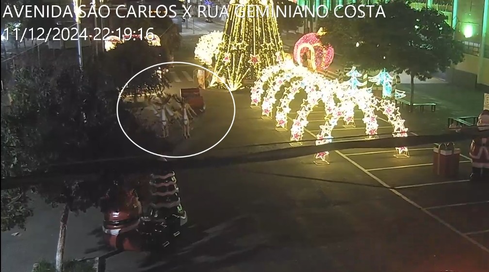 VÍDEO: Acisc denuncia suposto vandalismo em enfeites de Natal, mas câmera mostra que vento causou os danos