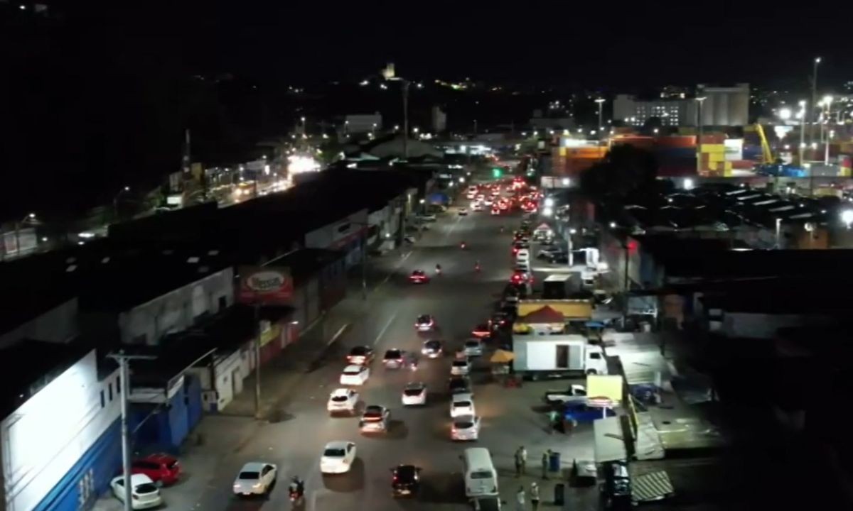 Feriadão de Nossa Senhora Aparecida: saída de Salvador e sistema ferry-boat têm fluxo intenso de veículos e passageiros
