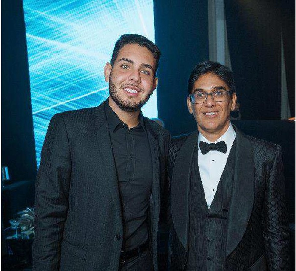 Bernardo Coutinho e o tio, Adilsinho em festa no Copacabana Palace &mdash; Foto: Reprodu&ccedil;&atilde;o