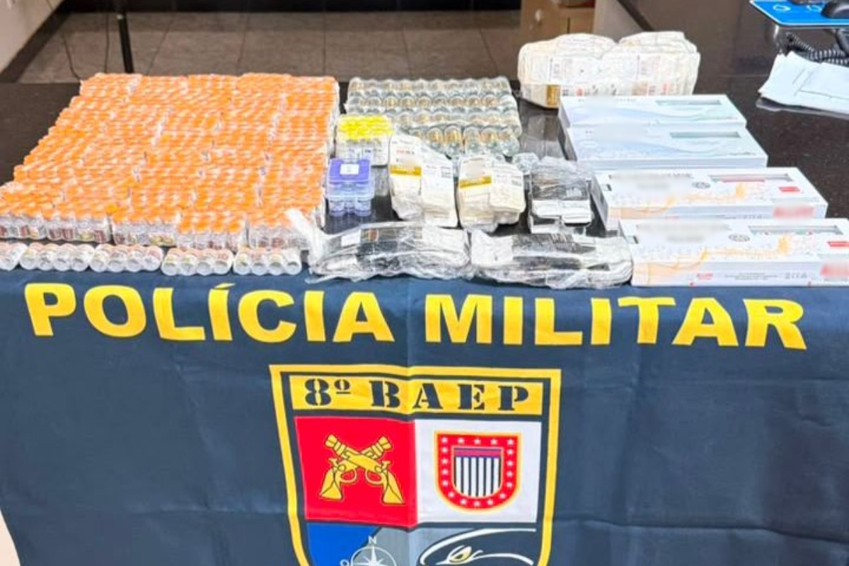 Polícia encontra R$ 150 mil em mercadorias e medicamentos irregulares em carro no interior de SP