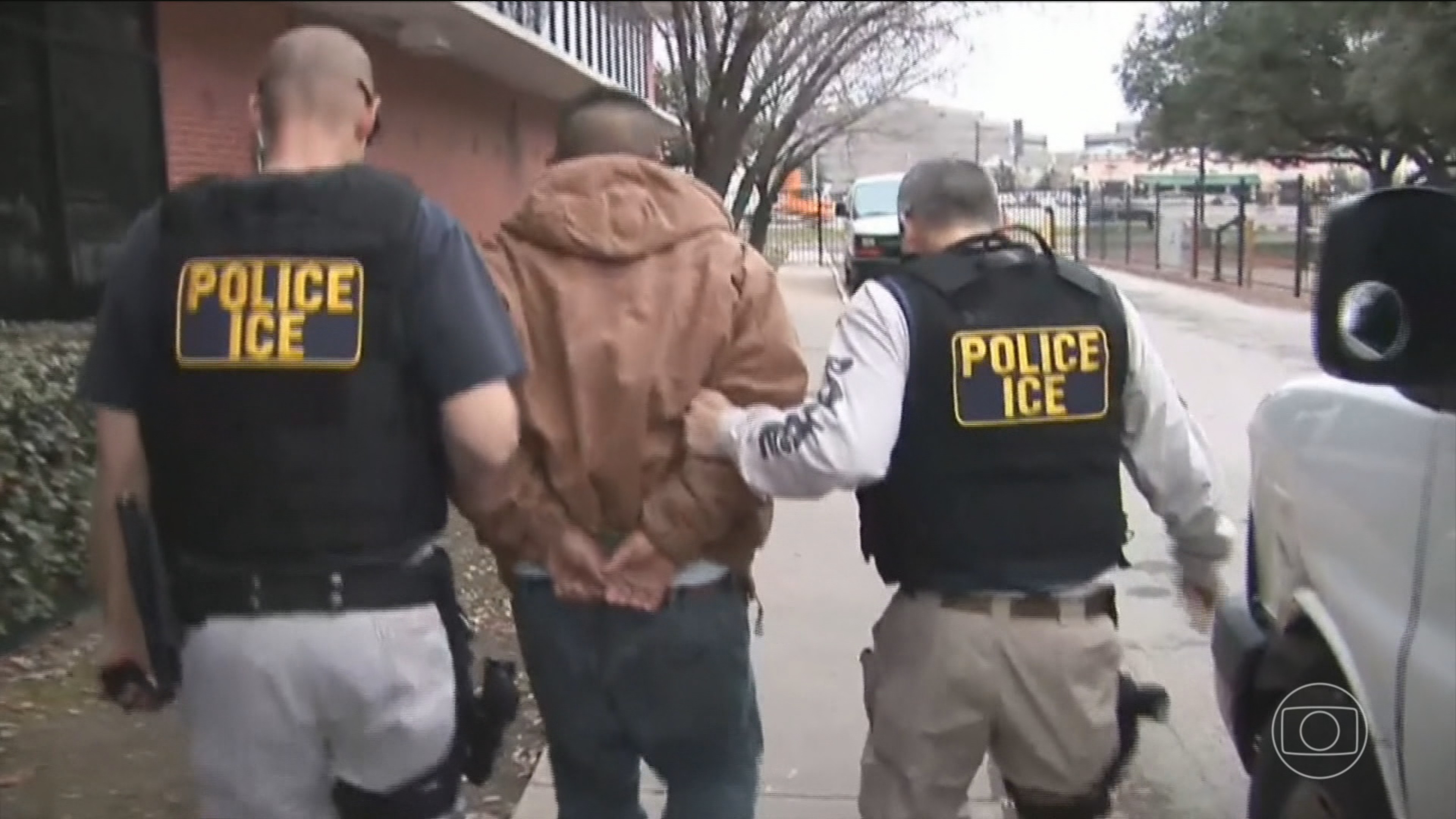 Trump anuncia que todos os policiais federais de imigração vão ter que usar câmeras corporais