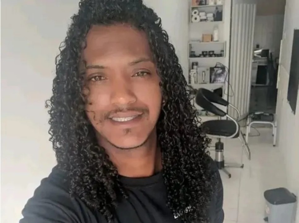 Cabeleireiro é morto a tiros enquanto trabalhava em salão de beleza no norte da Bahia; vítima teria tentado proteger cliente