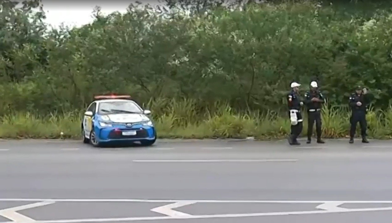 Moradores fecham RJ-106 em protesto contra falta de energia em São Pedro da Aldeia
