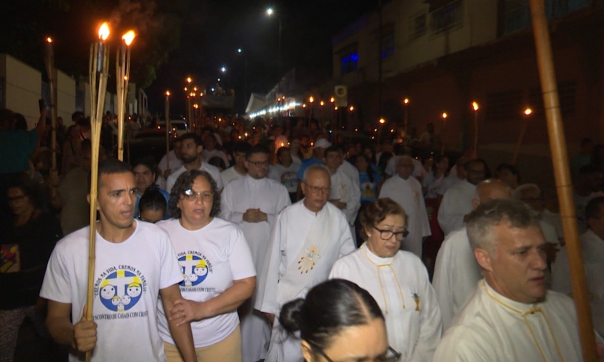 Cerca de 1,2 mil fiéis participaram da procissão de Corpus Christi em Rio Branco: 'Professar nossa fé'