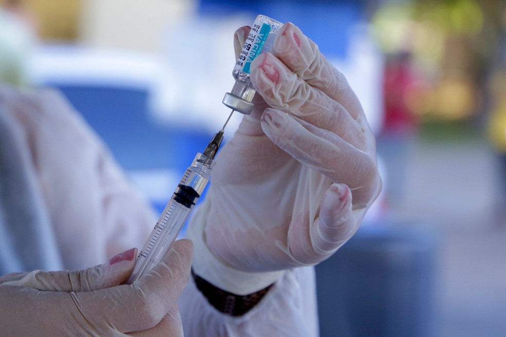 Saúde de SC investiga morte de menina de 13 anos após tomar vacina contra a  Covid-19