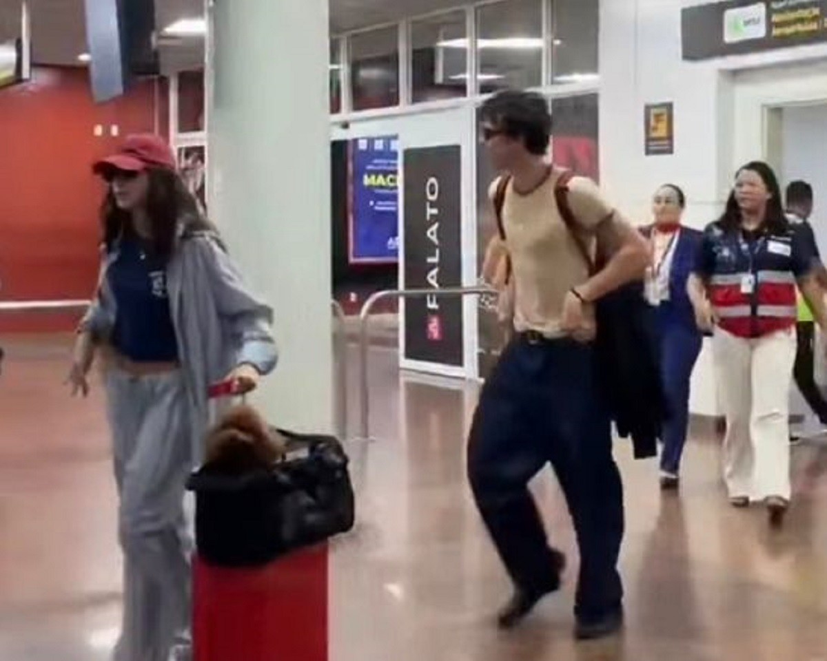 Shawn Mendes e Bruna Marquezine desembarcam juntos em Maceió; VÍDEO