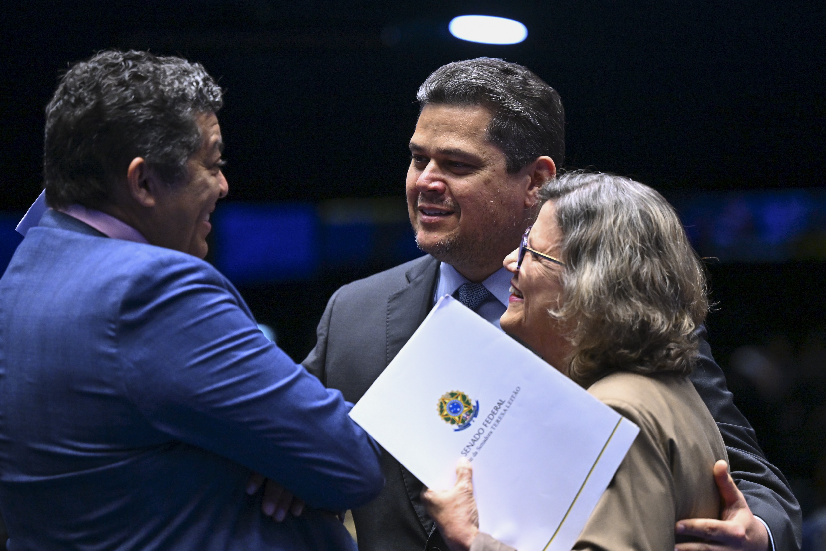 Presidente do Senado reclama de ser chamado de 'o homem das pautas-bomba' e de 'ataques' por 'autoridades da República'