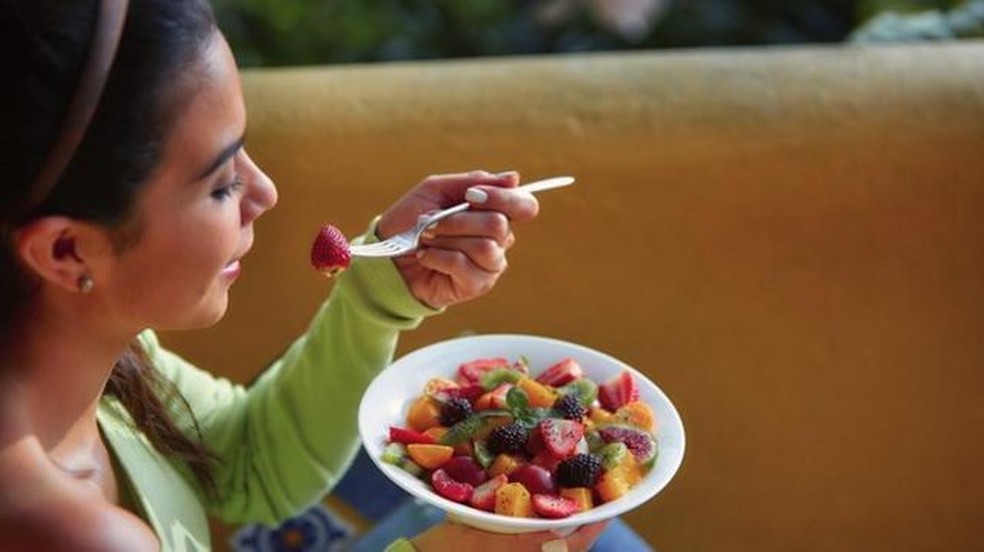 Tomar café da manhã pode ajudar a evitar ganho de peso, especialmente se for rico em fibras — Foto: Getty Images via BBC