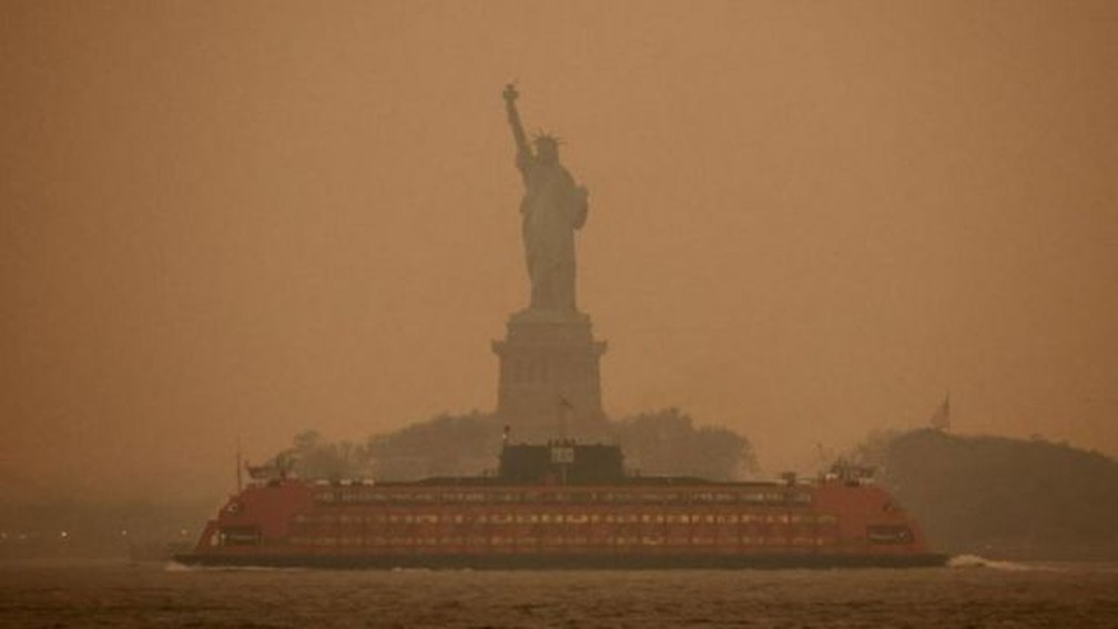 Baixos níveis de qualidade do ar foram provocados por intensos incêndios florestais no Canadá. — Foto: Getty Images via BBC