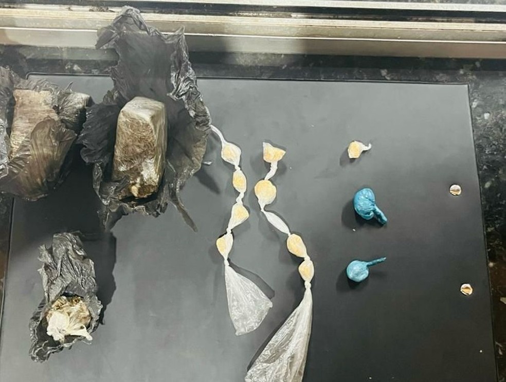 Jovem é preso por tráfico de drogas em Presidente Epitácio(SP) — Foto: Polícia Militar