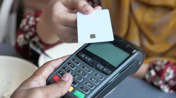 Novas regras de cartões de benefícios começam a valer nesta semana; veja o que muda