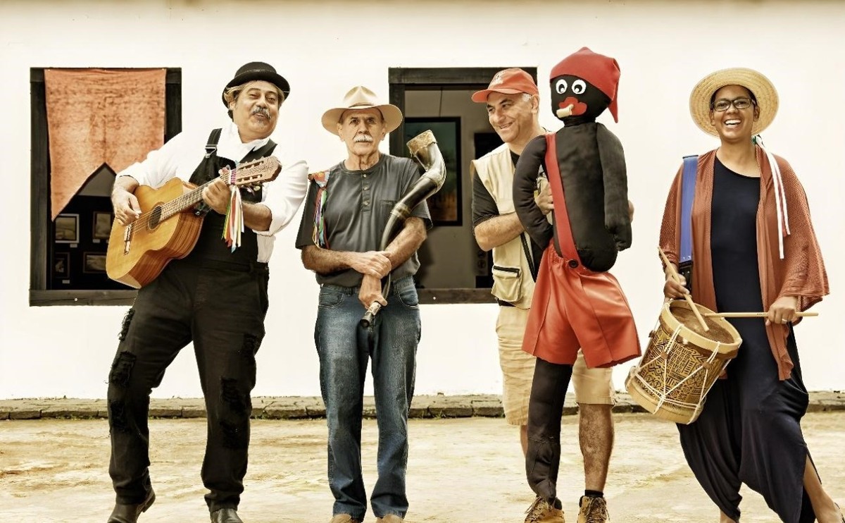Play Folclore Português by Grupo Norte Sul on  Music
