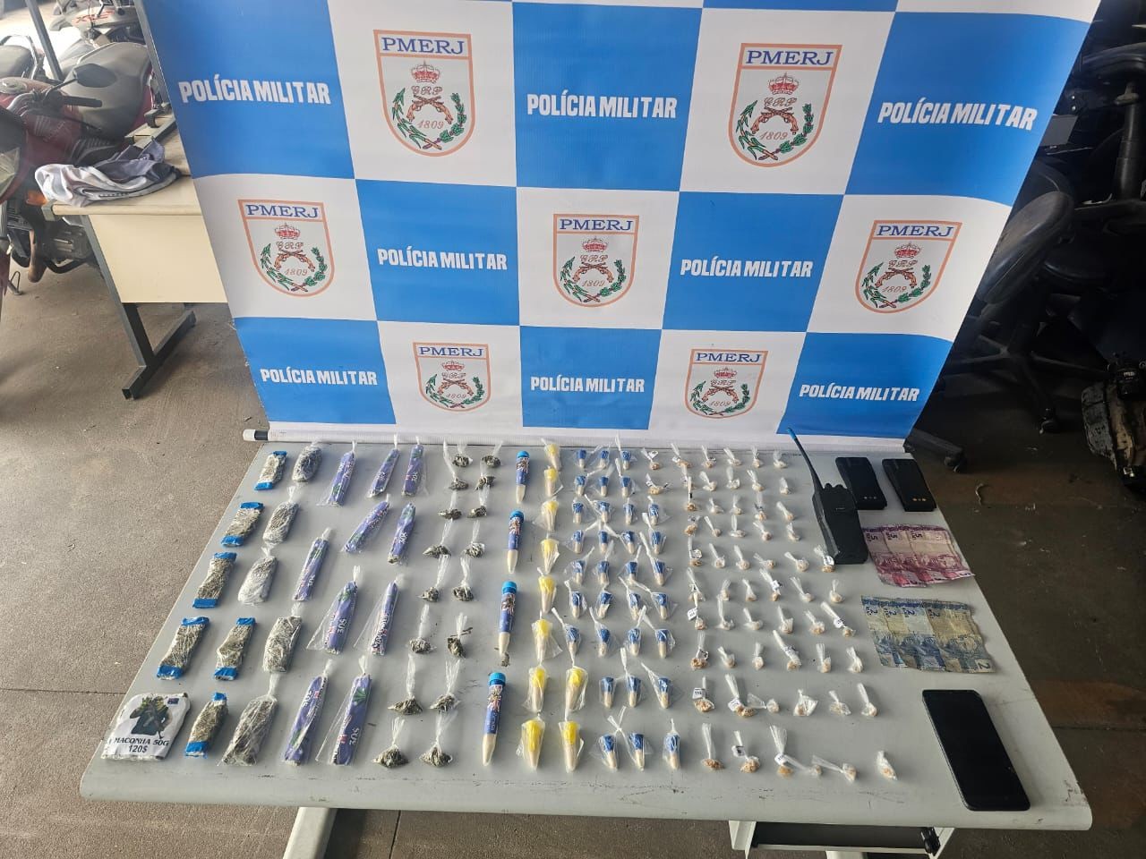 Seis homens são presos por envolvimento com o tráfico de drogas em Volta Redonda