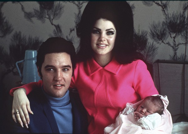 Priscilla Presley dá fim a disputa sobre herança de Lisa Marie, única filha  de Elvis - Folha PE
