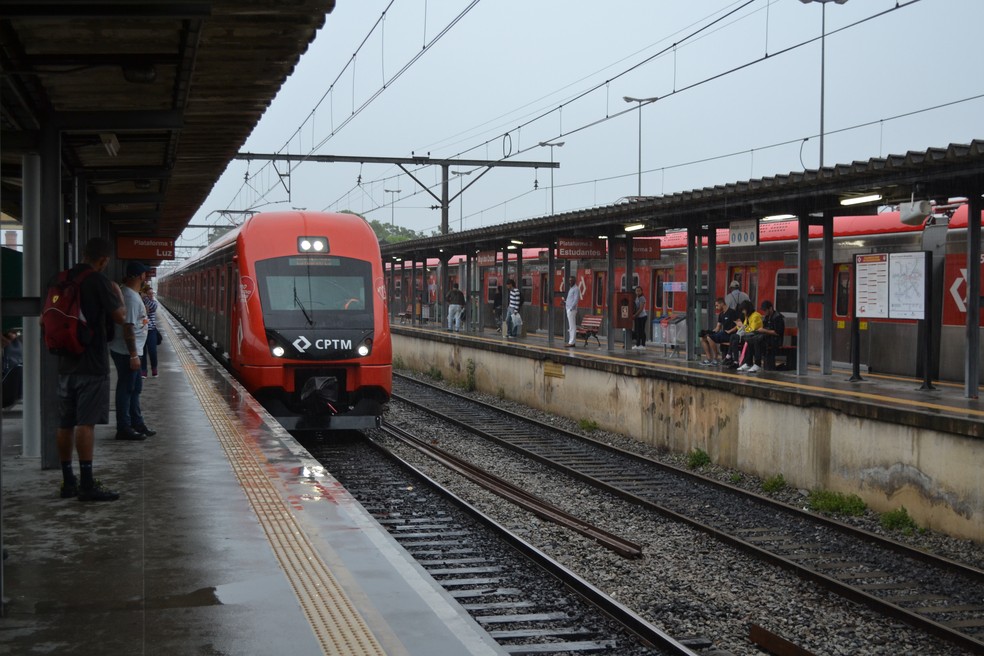 Falha na Linha 11-Coral provoca lentidão de trens e lota plataformas no  horário de pico - Diário de Suzano