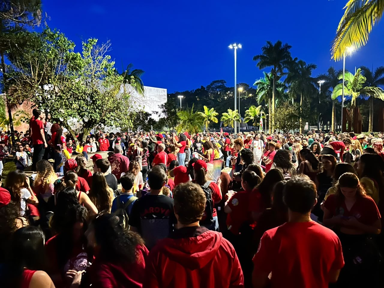 Apoiadores de Lula fazem atos em defesa da educação e da democracia em Juiz de Fora