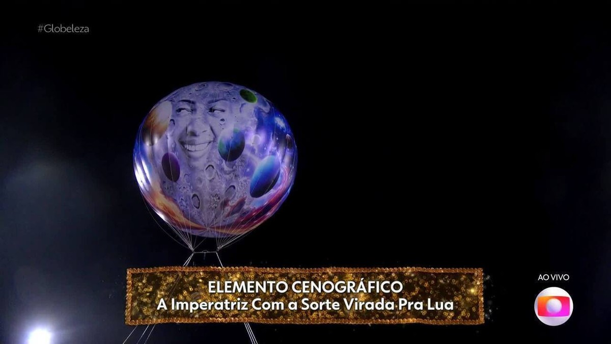 Bailarina Imperatrix 'vuela' arrastrada por un globo gigante de helio |  Carnaval 2024 en Río de Janeiro