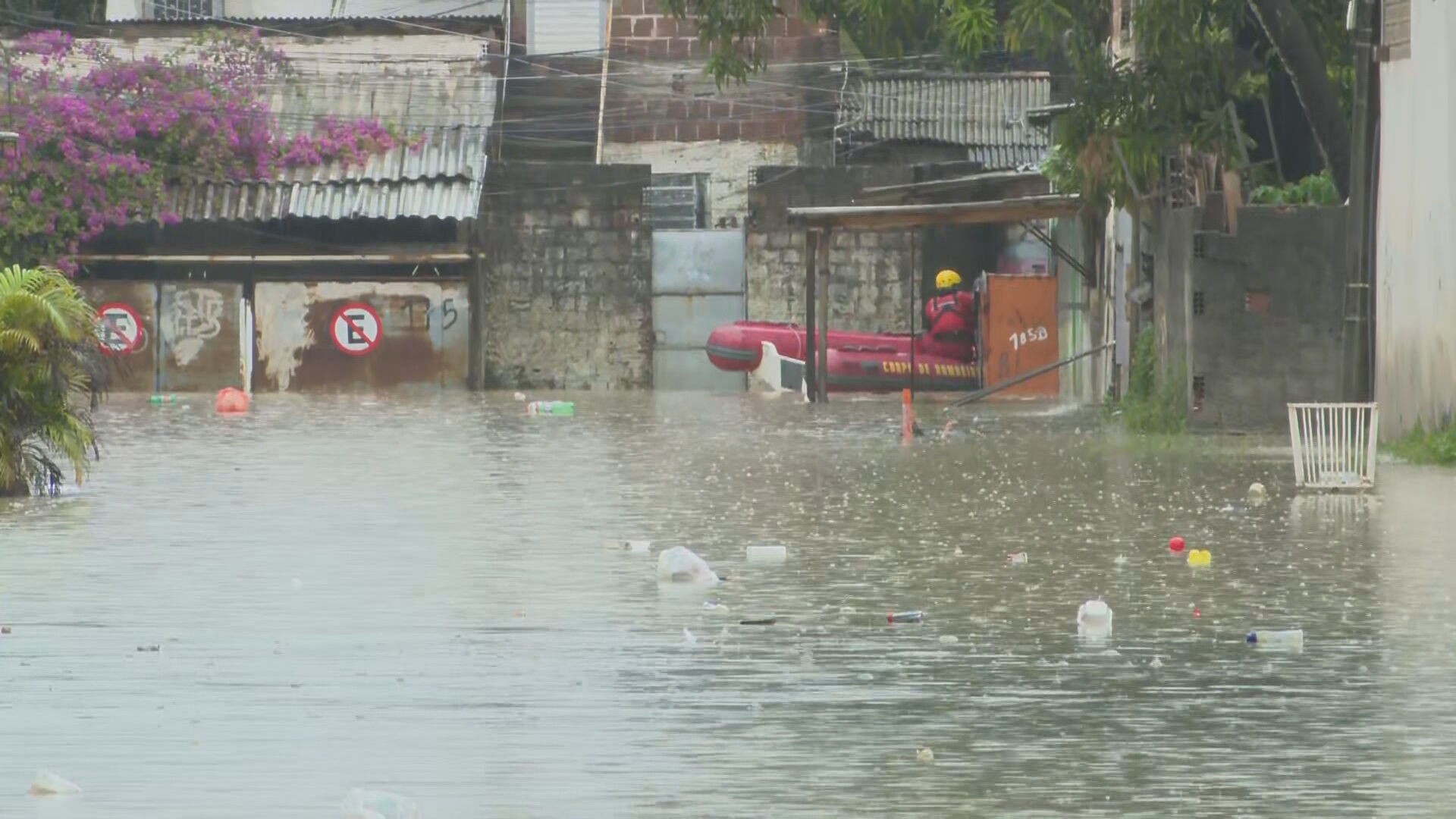 Grande Recife segue sob alerta de chuva forte; confira previsão do tempo