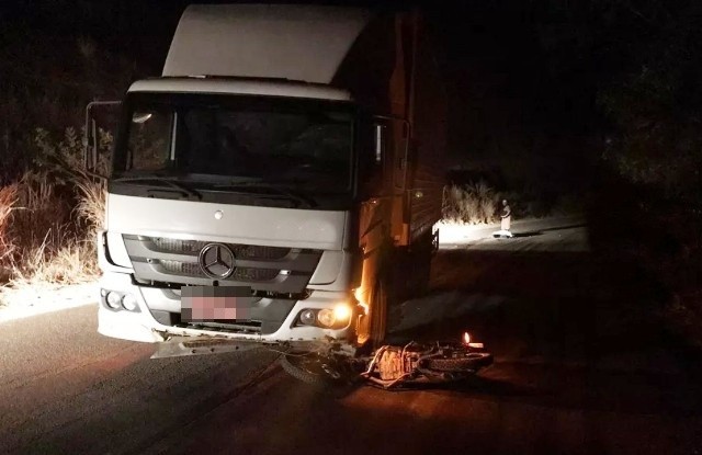 Motociclista morre ao colidir com caminhão após 'nuvem de poeira' atrapalhar a visibilidade em RO